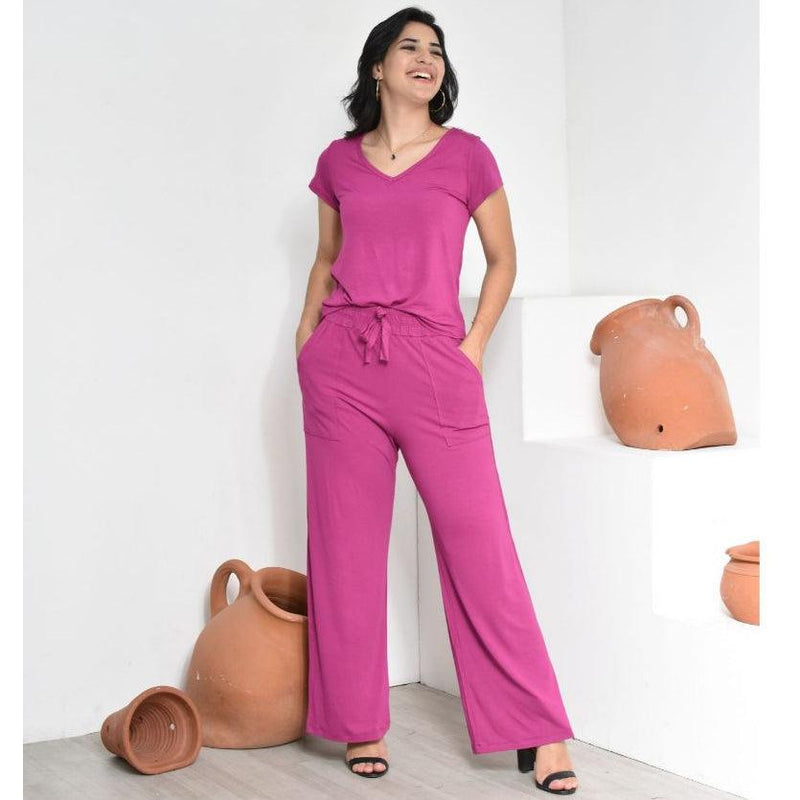 Blusa Gola V e Calça Pantalona com Amarração