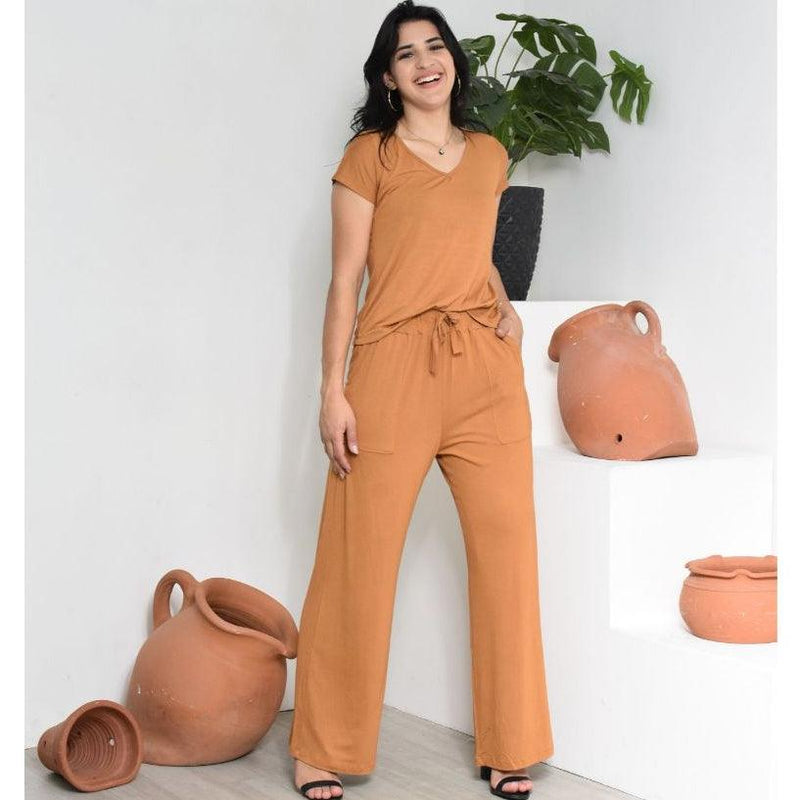 Blusa Gola V e Calça Pantalona com Amarração