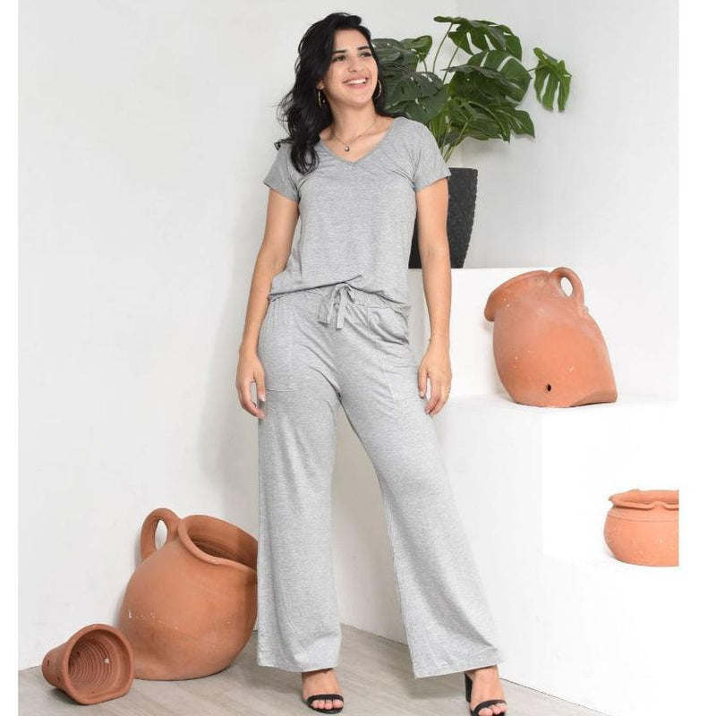 Blusa Gola V e Calça Pantalona com Amarração